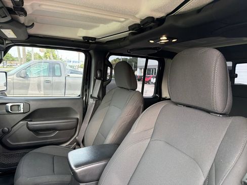 Used 2023 Jeep Gladiator Sport w/ Off Road Group AWD/4WD image 9