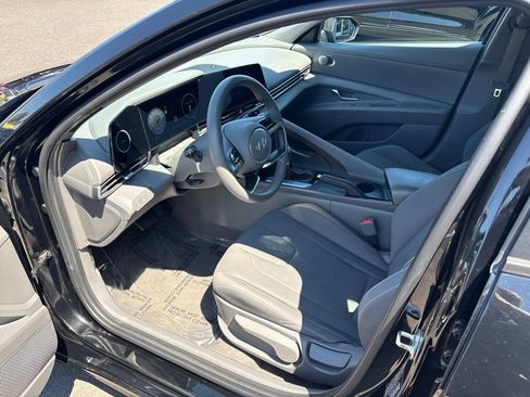 Used 2024 Hyundai Elantra SEL FWD image 13