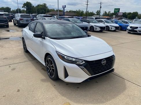 New 2025 Nissan Sentra SR image 8