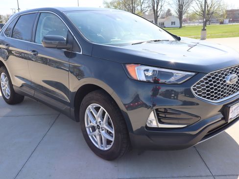 Used 2024 Ford Edge SEL w/ Convenience Package AWD/4WD image 3