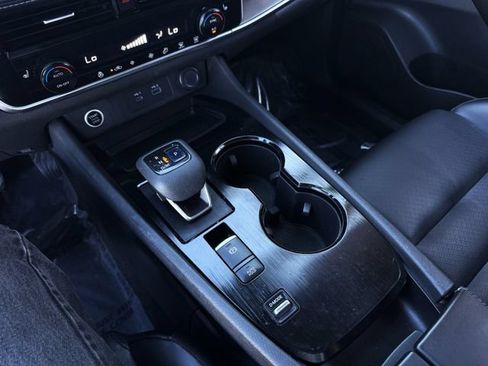 Used 2021 Nissan Rogue SV w/ Premium Package FWD image 25