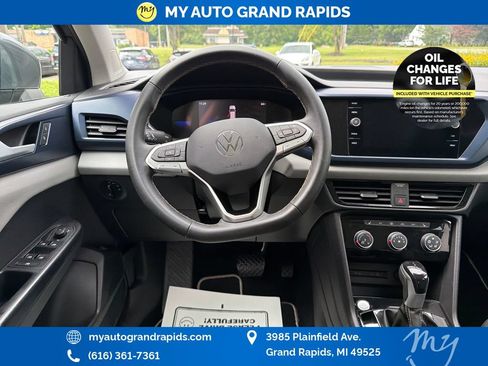 Used 2023 Volkswagen Taos SE w/ Panoramic Sunroof Package AWD/4WD image 13