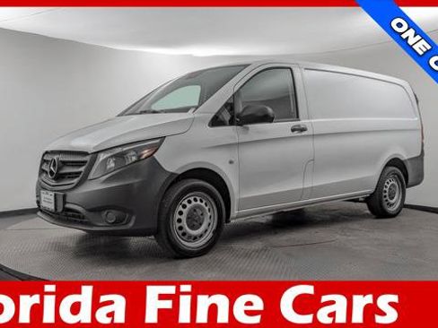 Used 2020 Mercedes-Benz Metris image 1