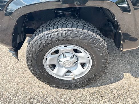 Used 2018 Toyota Tacoma SR5 AWD/4WD image 38