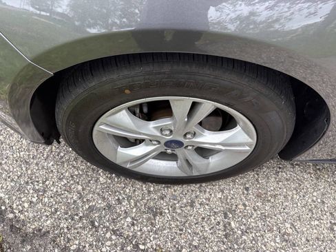 Used 2014 Ford Focus SE FWD image 9