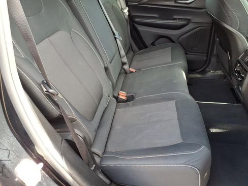 Used 2024 Jeep Grand Cherokee Laredo RWD image 14