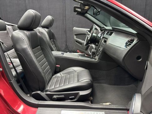 Used 2010 Ford Mustang Premium image 38