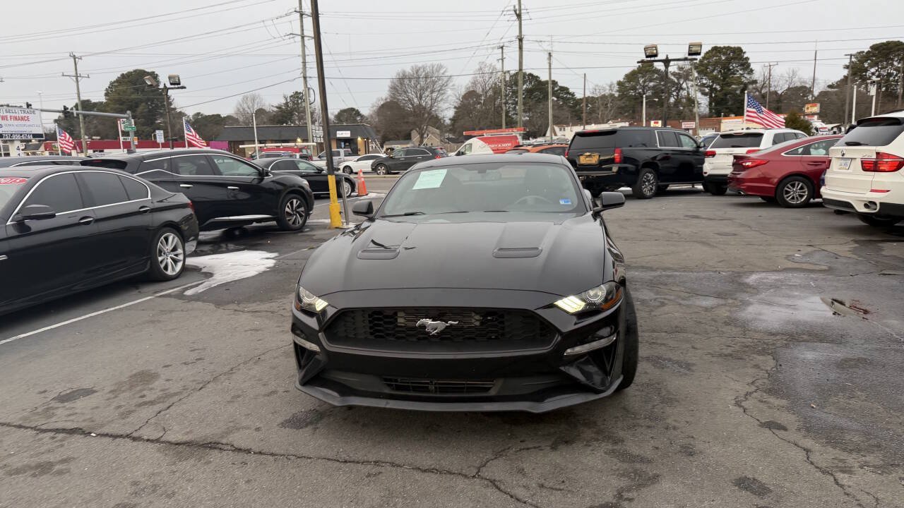Used 2018 Ford Mustang Coupe RWD image 3