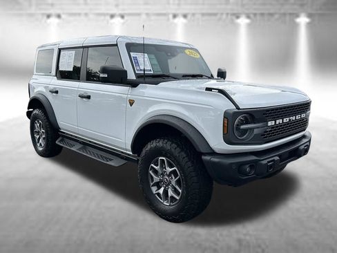 Used 2025 Ford Bronco Badlands AWD/4WD image 3