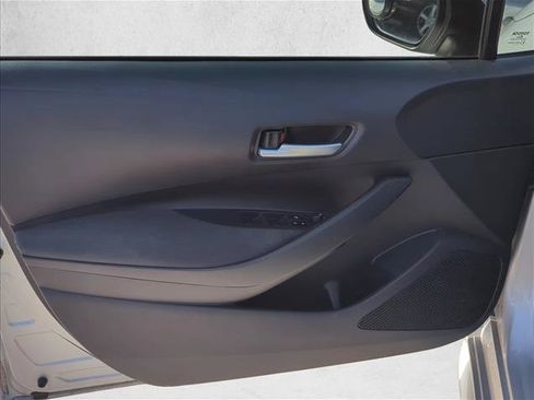 Used 2021 Toyota Corolla LE FWD image 6