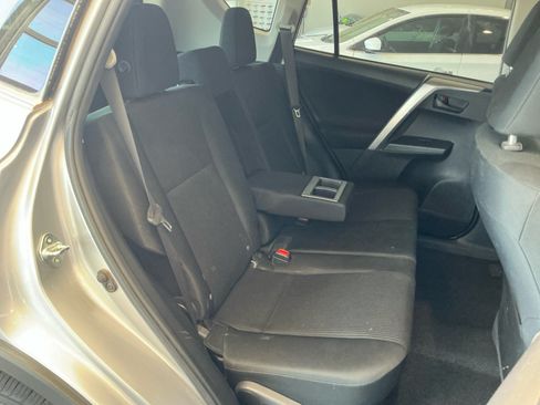 Used 2018 Toyota RAV4 LE w/ Carpet Mat Package FWD image 18