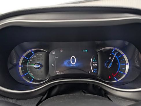 Used 2024 Chrysler Pacifica Limited FWD image 21