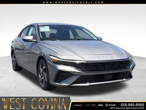 Used 2025 Hyundai Elantra SEL FWD image 2