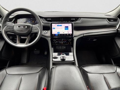 Used 2024 Jeep Grand Cherokee Limited w/ Black Appearance Package image 12