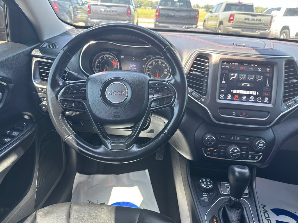 Used 2020 Jeep Cherokee Trailhawk w/ Cold Weather Group AWD/4WD image 13