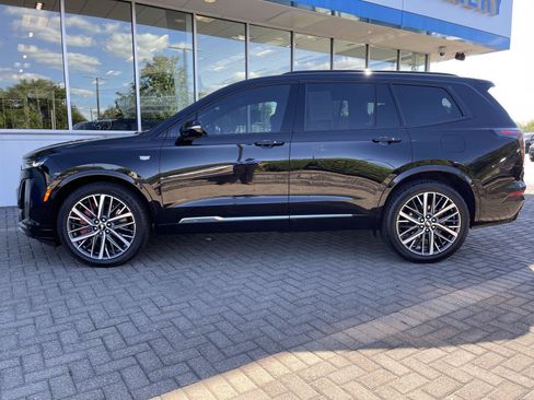 Used 2024 Cadillac XT6 Sport AWD/4WD image 2