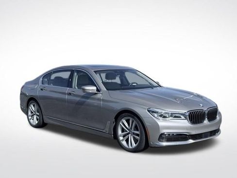 Used 2018 BMW 750i RWD image 4