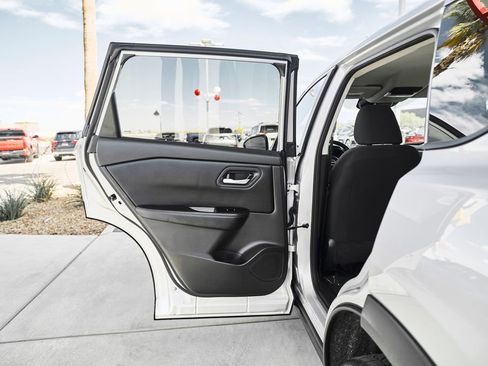 Used 2024 Nissan Rogue SV FWD image 13