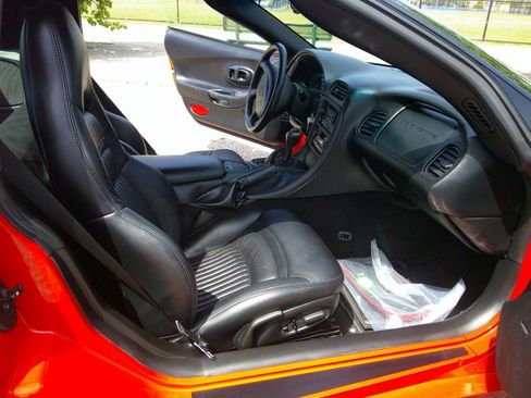 Used 2004 Chevrolet Corvette Coupe RWD image 30