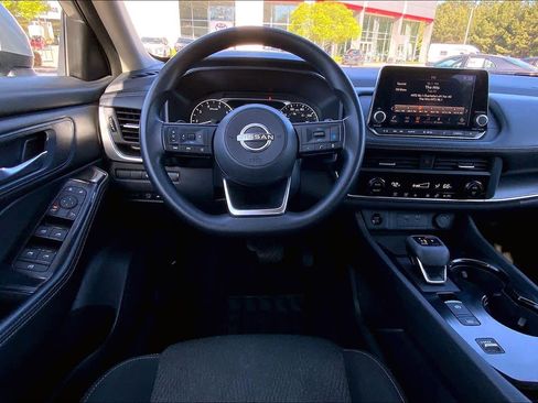 Used 2024 Nissan Rogue SV FWD image 6
