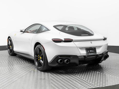 Certified 2022 Ferrari Roma image 3
