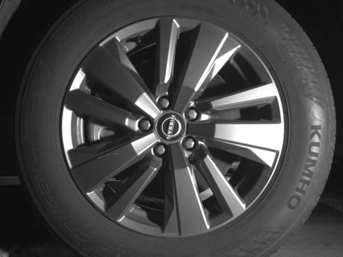 Used 2025 Nissan Pathfinder SV FWD image 12