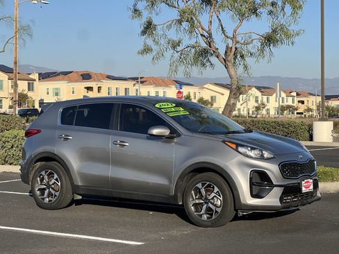 Used 2022 Kia Sportage LX image 3