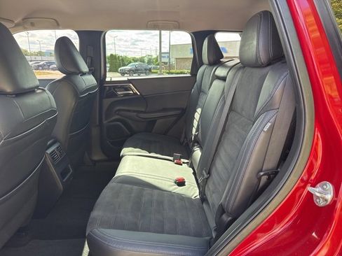 Used 2022 Mitsubishi Outlander SE image 23