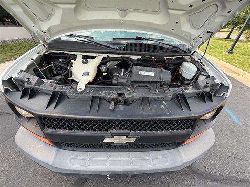 Used 2009 Chevrolet Express 2500 RWD image 26