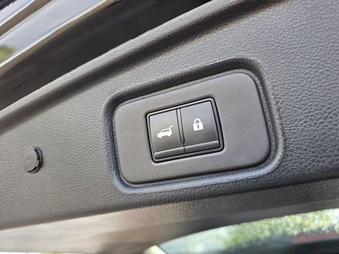 Used 2025 Nissan Pathfinder SV FWD image 14