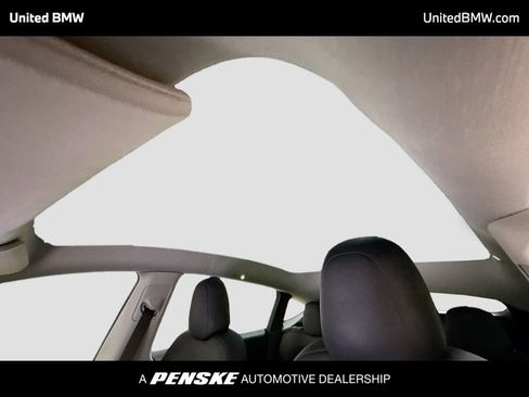 Used 2022 Tesla Model Y Long Range AWD/4WD image 12