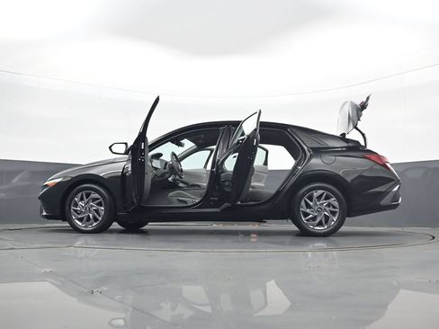 Certified 2024 Hyundai Elantra SEL FWD image 34