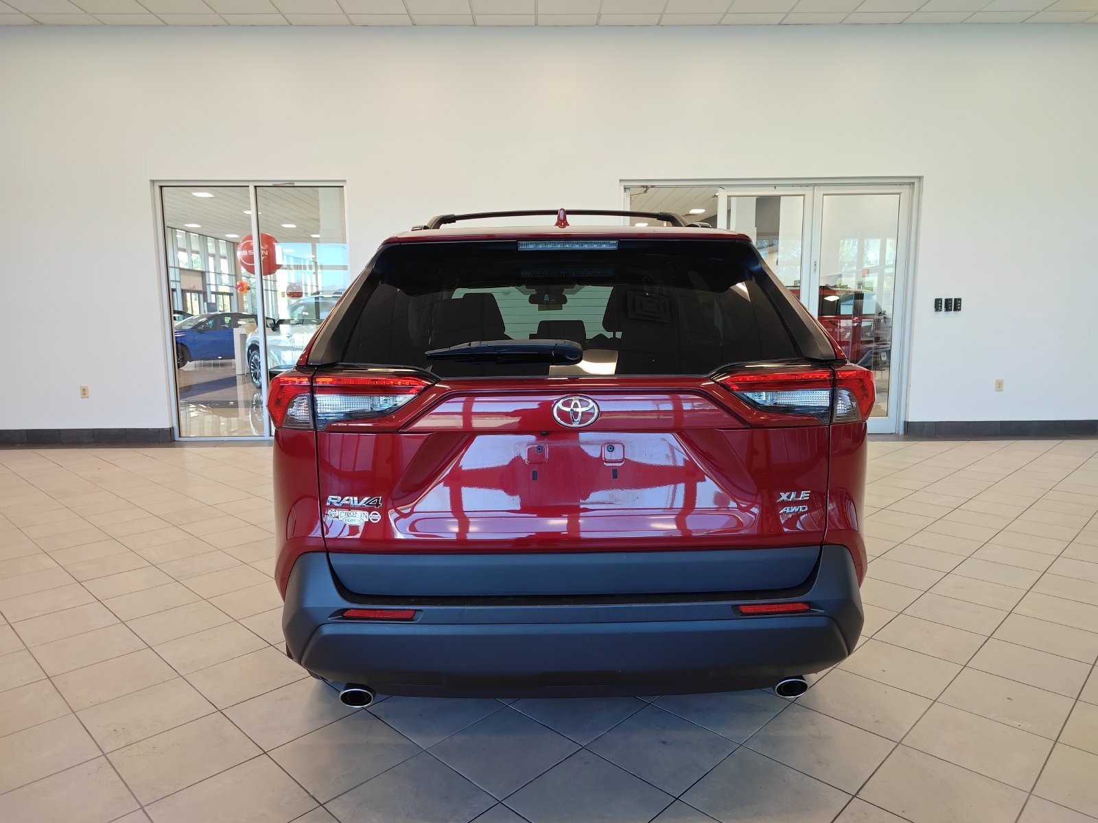 Used 2021 Toyota RAV4 XLE AWD/4WD image 4