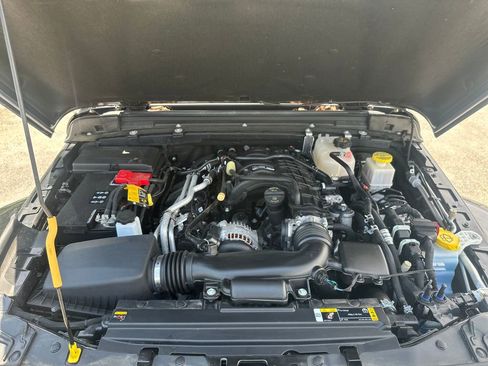 Used 2023 Jeep Gladiator Sport AWD/4WD image 11