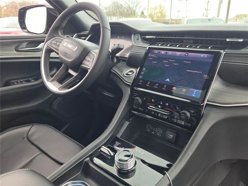 Certified 2025 Jeep Grand Cherokee L Limited w/ Luxury Tech Group II image 8