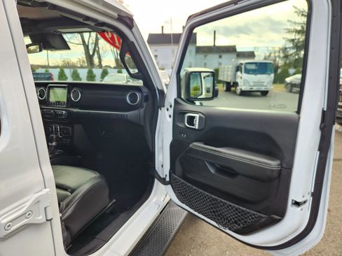 Used 2019 Jeep Wrangler Unlimited Sahara w/ Dual Top Group image 40
