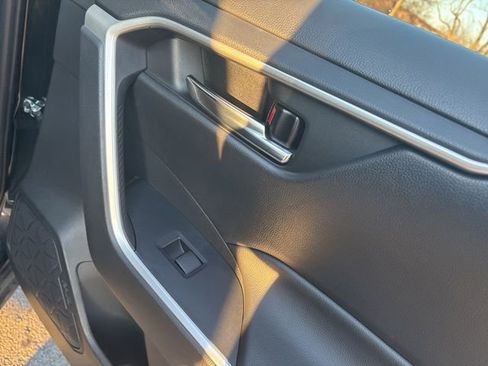 Used 2021 Toyota RAV4 XLE image 14