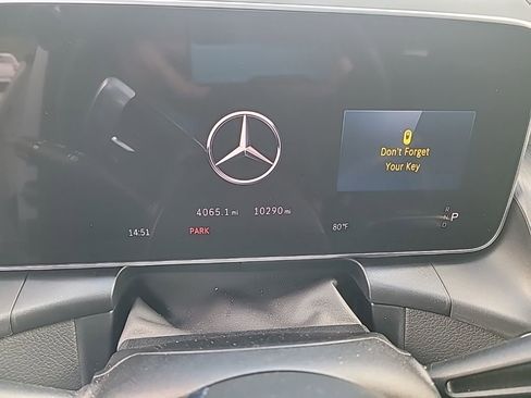 Used 2025 Mercedes-Benz GLC 300 4MATIC image 14