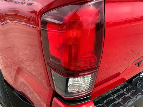 Used 2018 Toyota Tacoma SR w/ SR Convenience Package image 28