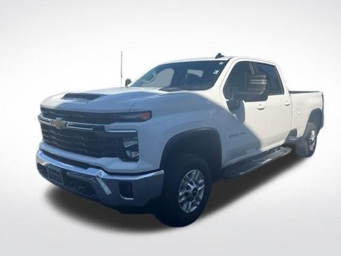 Used 2025 Chevrolet Silverado 2500 LT w/ Convenience Package AWD/4WD image 3