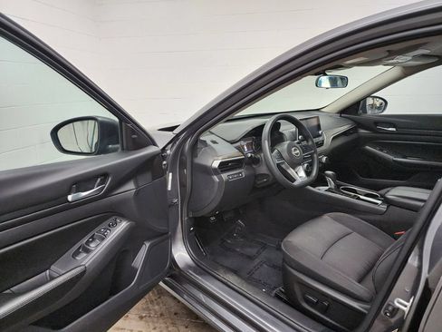 Used 2024 Nissan Altima 2.5 SV FWD image 11