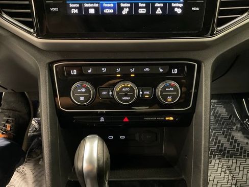 Used 2023 Volkswagen Atlas Cross Sport SE FWD image 20
