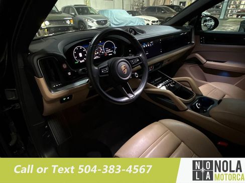 Used 2024 Porsche Cayenne Coupe image 22