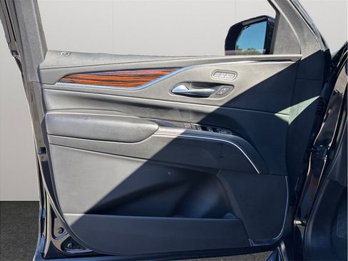 Used 2022 Cadillac Escalade ESV Luxury RWD image 23