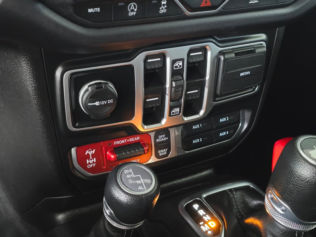 Used 2025 Jeep Wrangler Unlimited Rubicon AWD/4WD image 29