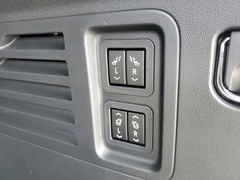 New 2026 Chevrolet Traverse RS image 10