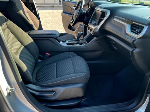 Used 2018 GMC Acadia SLE image 15