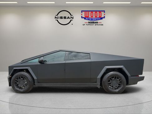 Used 2024 Tesla Cybertruck AWD Crew Cab image 5