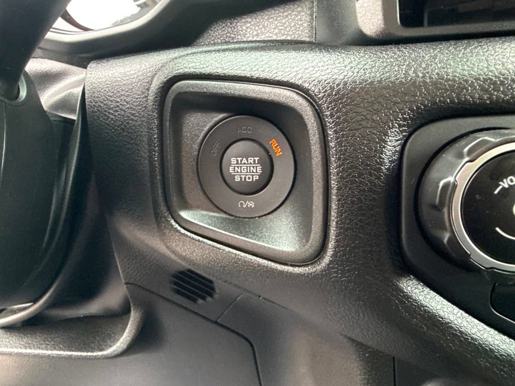 Certified 2025 Jeep Gladiator Sport AWD/4WD image 16