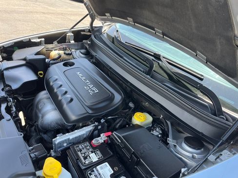 Used 2017 Jeep Cherokee Latitude FWD image 37